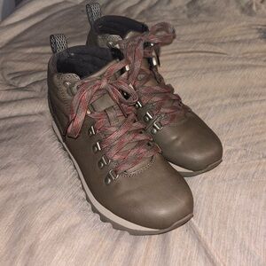 Merrell Alpine Hiker in Falcon size 6.5